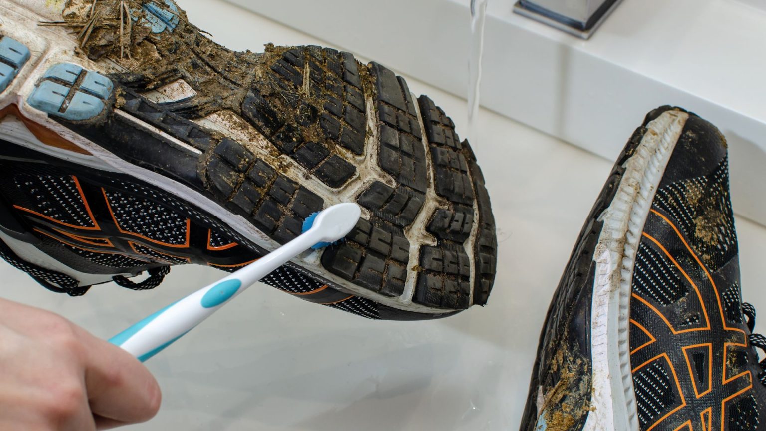 cara mencuci sepatu nike air max