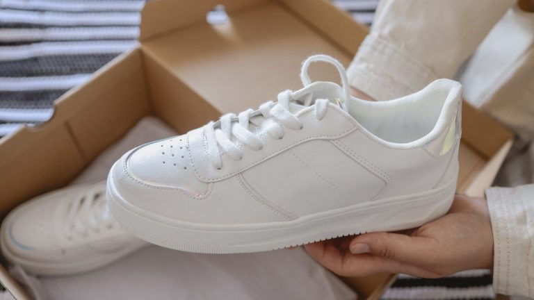 Rekomendasi Sepatu Wanita untuk Kuliah
